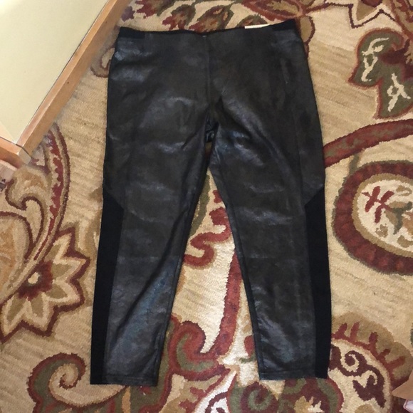 SOFT SURROUNDINGS size XL 18P Crackle Leather Look Crop STRETCHY Insert $89 NEW - Picture 1 of 12